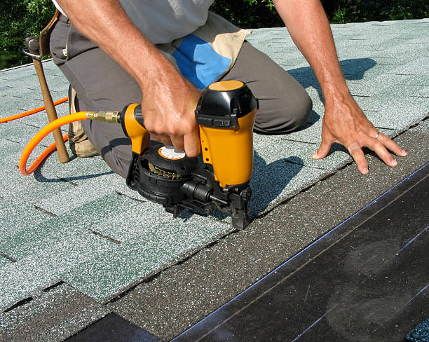 Best Roof Repair Services  in Saukville, WI